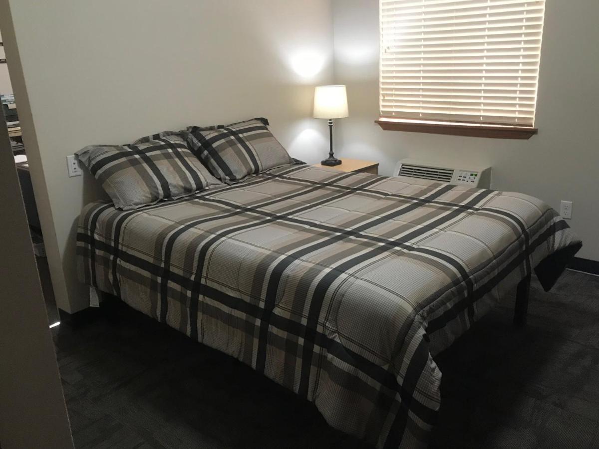 Prairie Suites Motel Уиллистон Экстерьер фото