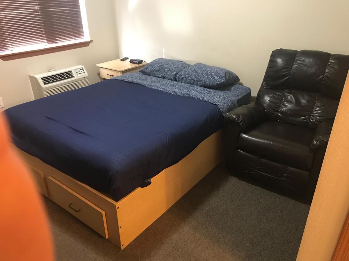 Prairie Suites Motel Уиллистон Экстерьер фото