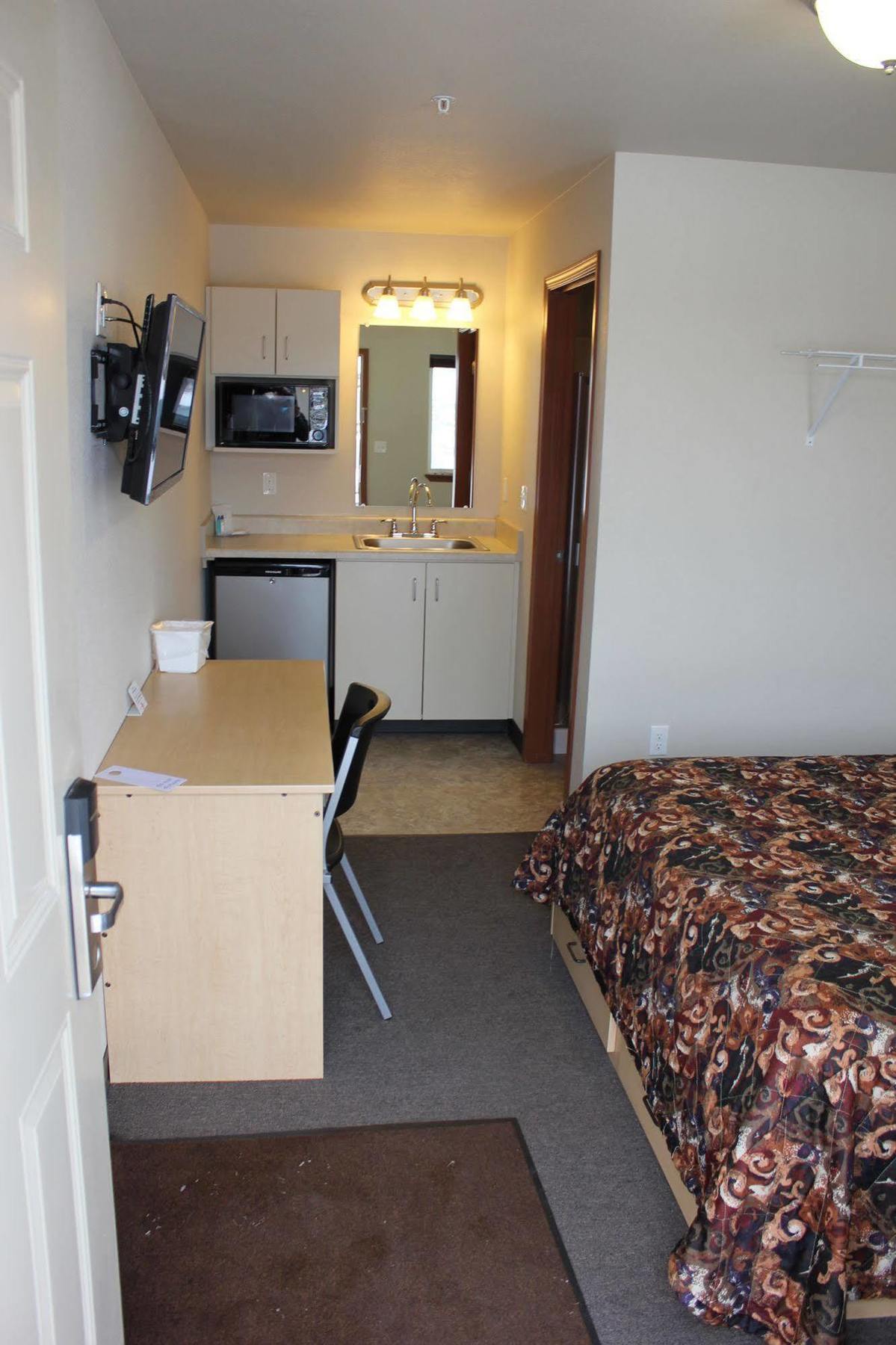Prairie Suites Motel Уиллистон Экстерьер фото