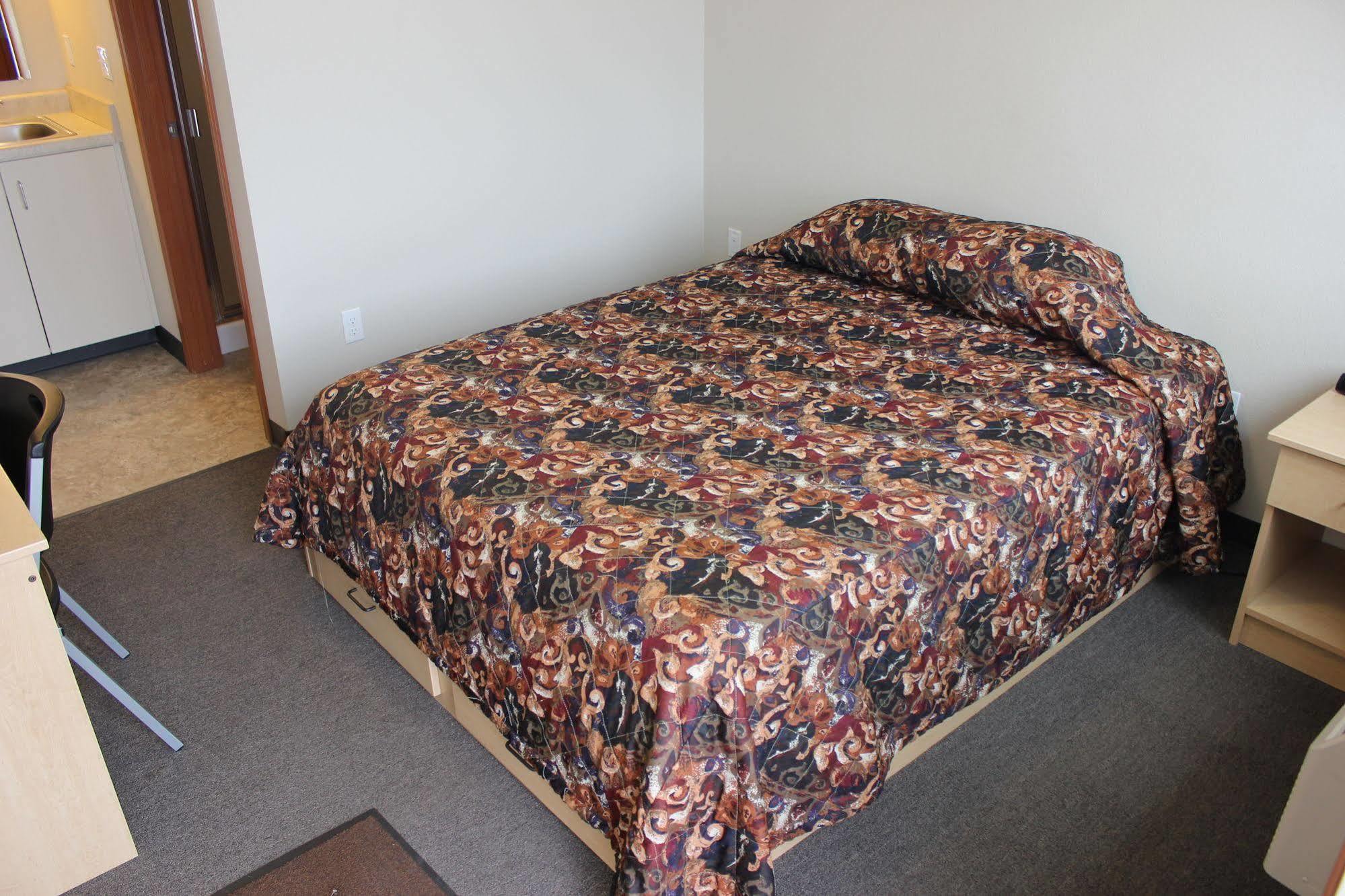 Prairie Suites Motel Уиллистон Экстерьер фото